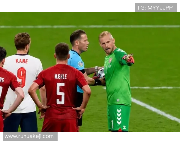 11号足球明星假摔事件引发热议球迷和专家各执己见争论不断