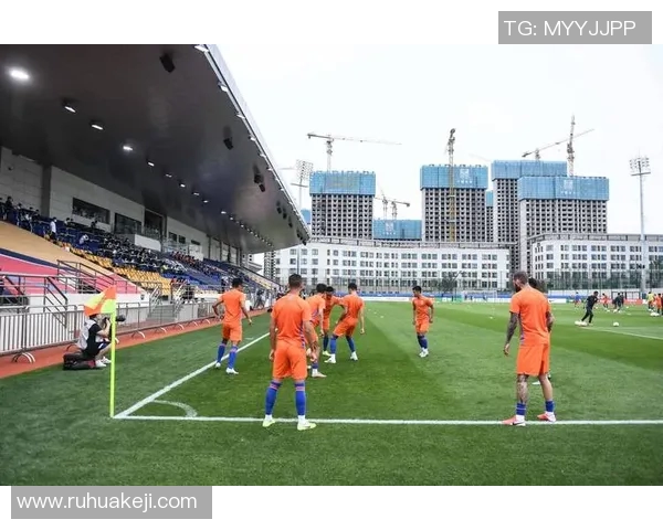 中超激战山东鲁能对阵大连人队全力争胜展现足球魅力与激情